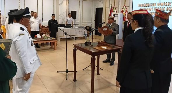 1302.33 Pj Kades dan 6 Anggota BPD di Kapuas Dilantik Bupati