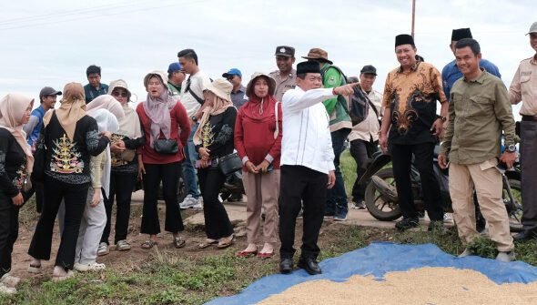 1602.Pemkab Kapuas Gelontorkan Rp7 Miliar Perbaikan Jalan Desa Terusan Karya