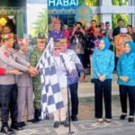 2002.Genap Setahun Memimpin, Agustiar–Edy Kirim Bantuan Pangan