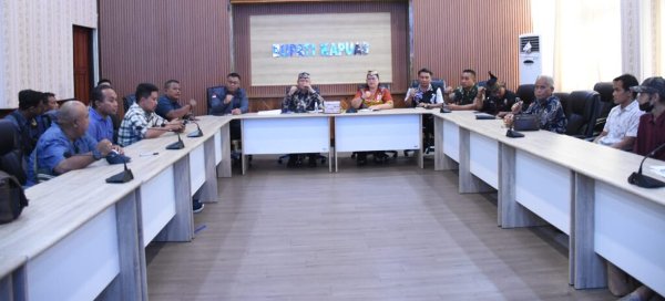 2002.Pemkab Kapuas Fasilitasi Mediasi Kedua Sengketa Lahan dengan PT ABB