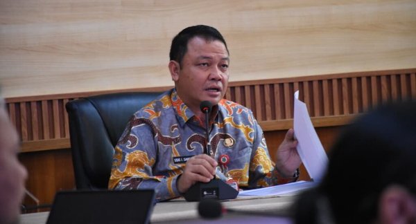 2002.Sekda Kapuas Minta Perumdam Tirta Pambelom Kendalikan Beban Perusahaan