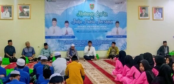 2702.Dinas Perkebunan Kalteng Ajak Anak Panti Khataman Al-Qur’an dan Buka Puasa Bersama