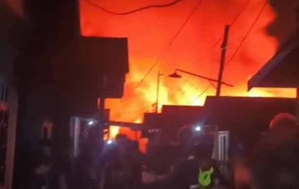 1003.Kawasan Padat Penduduk Gang Suka Maju Terbakar