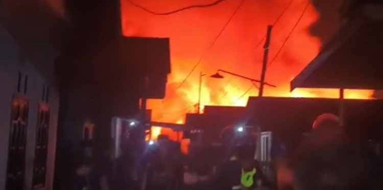 1003.Kawasan Padat Penduduk Gang Suka Maju Terbakar