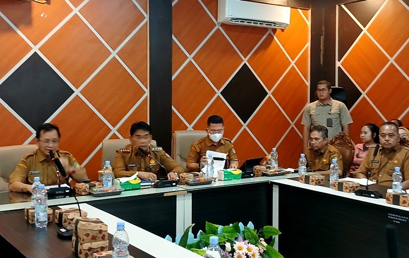 1201-Bupati-Rapat-Tanah (1)