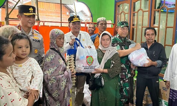1203.Gubernur Kalteng Turun Tangan Bantu Korban Kebakaran