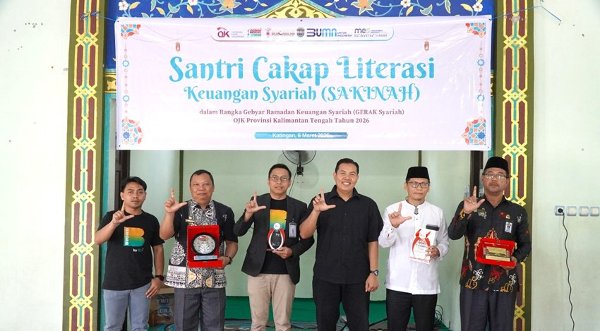 1203.OJK Kalteng Ajari Santri Kelola Keuangan Syariah
