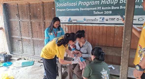 1503.ABB Beri Layanan Pengobatan Gratis untuk Warga Desa Barunang1