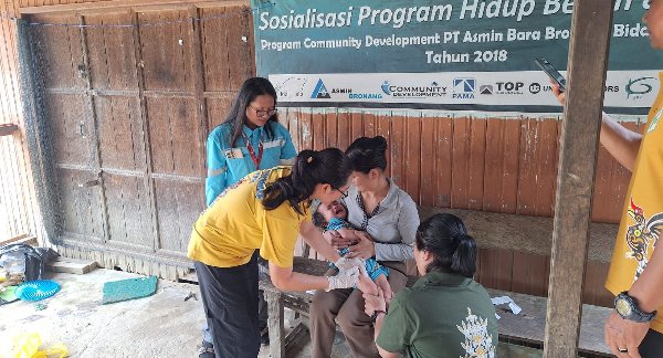 1503.ABB Beri Layanan Pengobatan Gratis untuk Warga Desa Barunang1