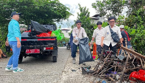 1703.Ribuan Warga Pendreh Gotong Royong Tangani Sampah Desa