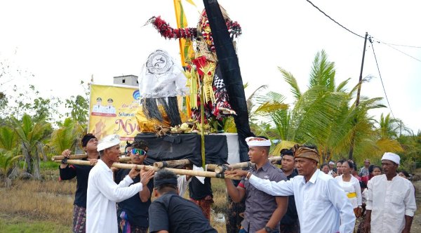 1903.Warga Kapuas Gelar Pawai Ogoh-Ogoh Sambut Nyepi
