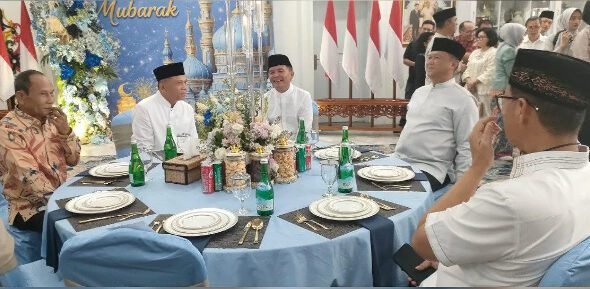 2103.Gubernur Kalteng Perkuat Kebersamaan Lewat Open House Idulfitri