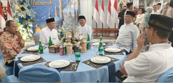 2103.Gubernur Kalteng Perkuat Kebersamaan Lewat Open House Idulfitri