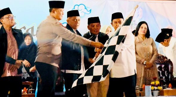 2203.Gubernur Kalteng Buka Pawai Takbiran, Ajak Warga Jaga Toleransi