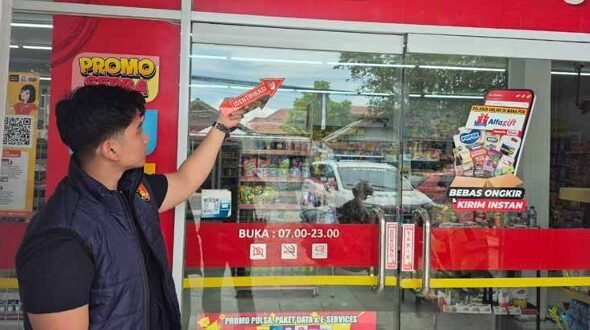 2203.Perampok Bercelurit Gasak Alfamart Junjung Buih