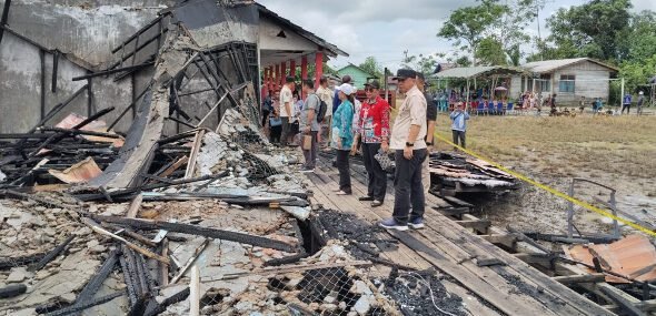 0204.Wabup Kapuas Pastikan Penanganan SDN 1 Lamunti Pasca Kebakaran
