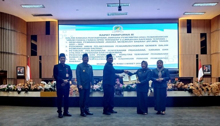 0403-Bupati-Jawab-Fraksi