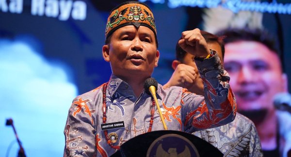 1404.Agustiar Sabran Raih TOP Pembina BUMD 2026