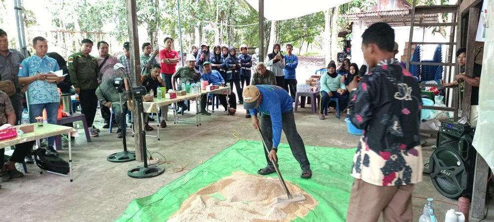 1704.Pakan Mandiri Pangkas Biaya Produksi Peternak hingga Rp120 Ribu per Karung