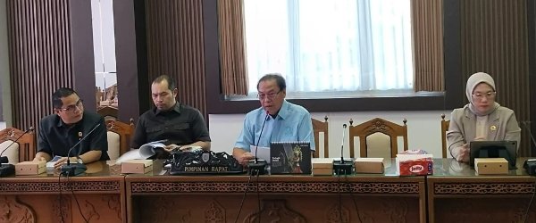 2004.DPRD Kalteng Minta OPD Segera Sosialisasikan Perda