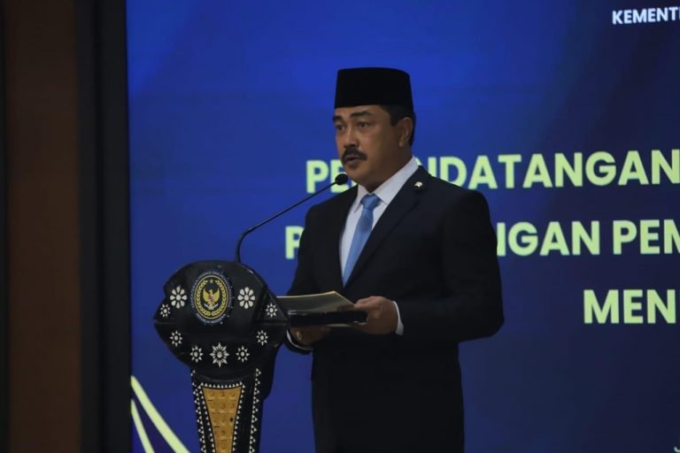 20250114_-_Kemenimipas_Canangkan_Zona_Integritas_WamenPANRB_Sampaikan_Strategi_Akselerasi_ZI_WBKWBBM_3-768x512