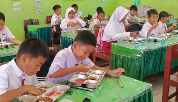 3004.MBG Membangun Ketahanan Negara dari Piring Makan