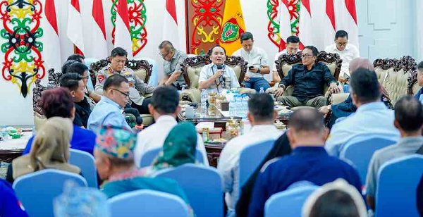 0105.Gubernur Kalteng Serap Aspirasi Buruh dalam Dialog May Day