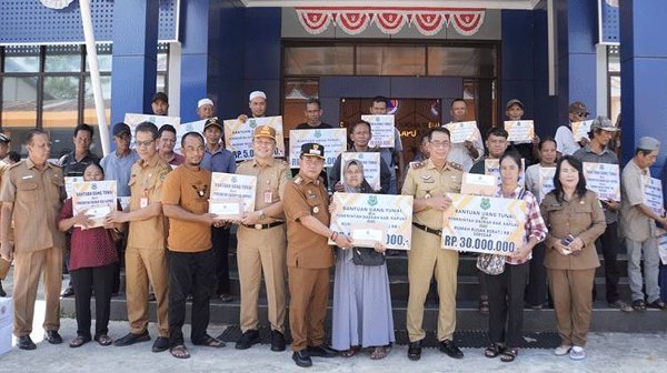 0405.Kapuas Salurkan Rp750 Juta untuk Korban Bencana di Enam Kecamatan