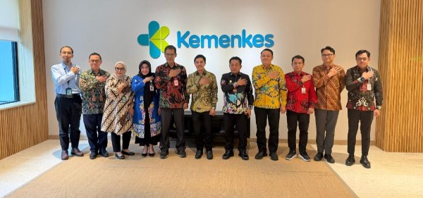 0605.Kemenkes Bantu Kapuas 18 Ambulans dan Fasilitas Kesehatan