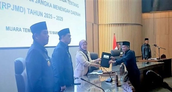 1003.Fraksi Demokrat Setujui RPJMD Barito Utara