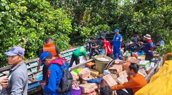 1105.Tiga Pedagang Selamat Setelah Kelotok Karam di DAS Kapuas