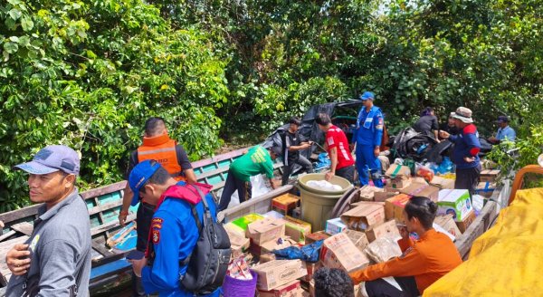 1105.Tiga Pedagang Selamat Setelah Kelotok Karam di DAS Kapuas