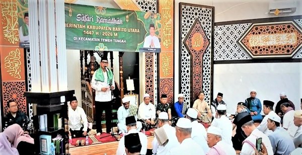 1203.Bupati Barito Utara Buka Puasa Bersama Warga di Masjid Arafah