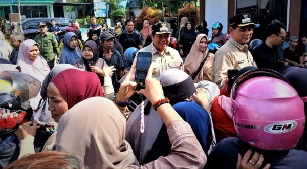 1303.Pemkab Barut Gelar Gerakan Pangan Murah untuk Stabilisasi Harga Jelang Lebaran