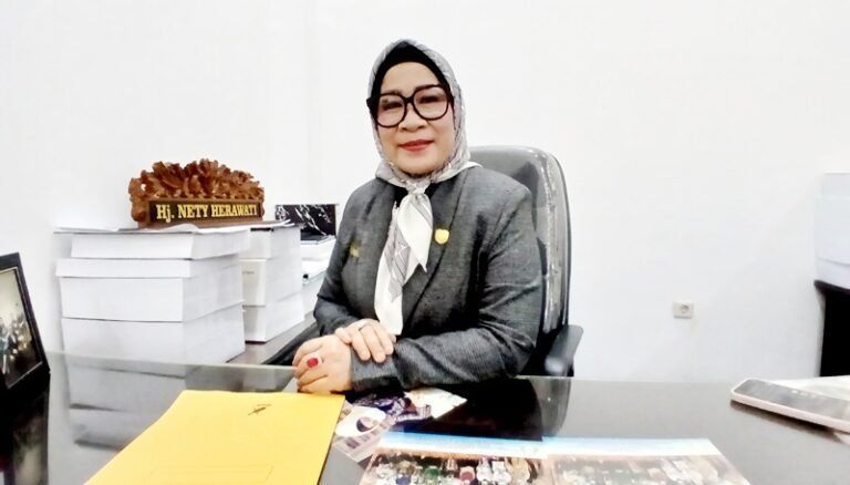 1705-Nety-Herawati