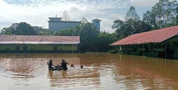 2005.Enam Sekolah di Kotim Alihkan Pembelajaran ke Rumah Imbas Banjir Mentaya Hulu