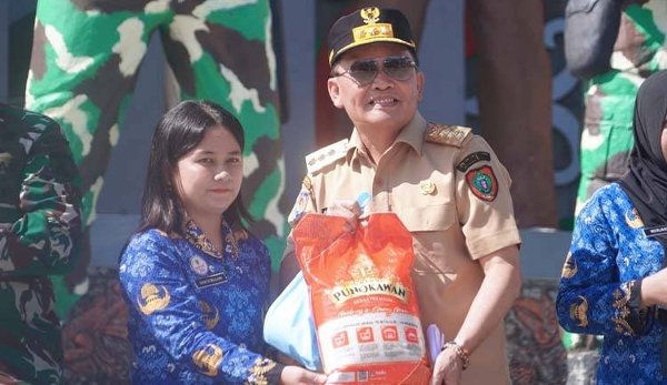 2005.Hari Jadi ke-69, Gubernur Kalteng Dorong Program Nyata untuk Warga