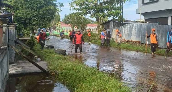2005.Kotim Pinjam Pompa BWS, Pemkab Bongkar Sumbatan Drainase untuk Redakan Banjir Sampit