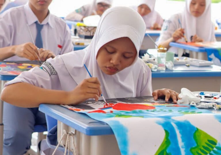 0106.Wilmar dan IWPG Ajak 120 Pelajar Kampanyekan Perdamaian Lewat Gambar