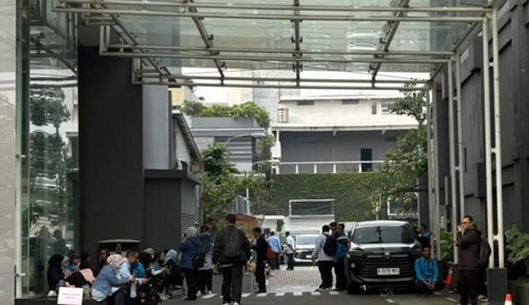 0306.Penyidik Tipidsus Kejagung Geledah Kantor BGN
