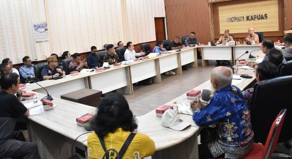 0406.Pemkab Kapuas Mediasi Sengketa Lahan Koperasi dan Perusahaan Sawit