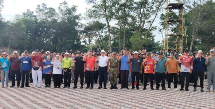 0606.Pemkab Kapuas Gelar Penghijauan dan Aksi Bersih Lingkungan