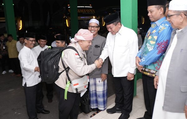 1006.Jemaah Haji Asal Kapuas Tiba di Tanah Air