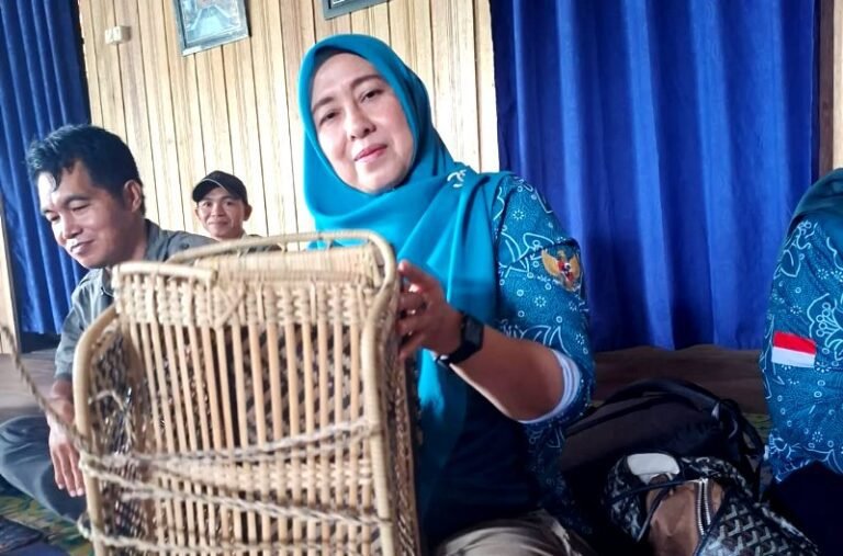 1506-Ketua-TPP-Anyaman-Rotan