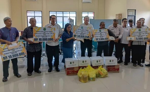 2406.Pemkab Kapuas Bantu Korban Kebakaran dan Puting Beliung