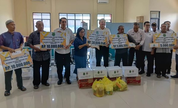 2406.Pemkab Kapuas Bantu Korban Kebakaran dan Puting Beliung