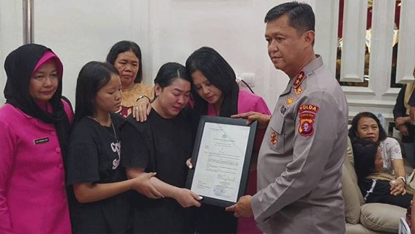 0407.Kapolri Naikkan Pangkat Anumerta Aipda Yudhie