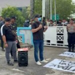 2807.Massa Geruduk PLN Palangka Raya, Tuntut Penghentian Pemadaman Bergilir