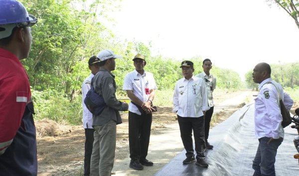 3007.Wiyatno Pantau Rekonstruksi Jalan Sei Asam–Batengkong