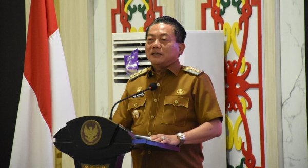 0308.Bupati Kapuas Imbau Warga Kibarkan Merah Putih Selama Agustus
